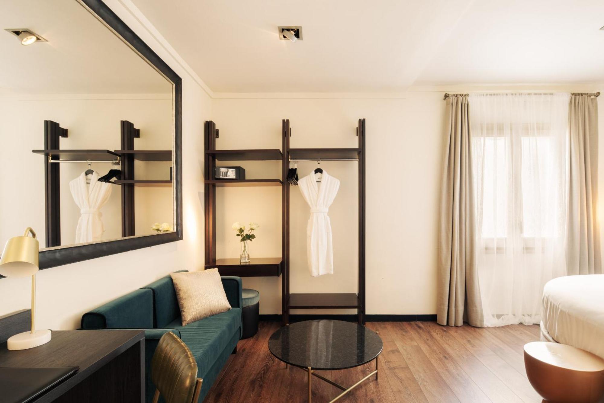 Отель La Franca Travellers Adults Only Барселона Экстерьер фото